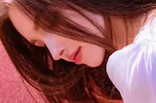 优思益塌房始末：明星集体道歉背后假洋牌与代工厂的真相